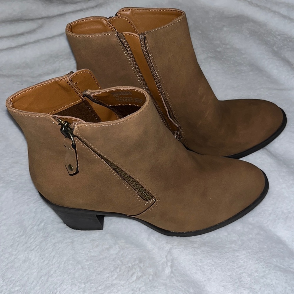**NEW** American Rag Demetria Booties Brown - Picture 2 of 4